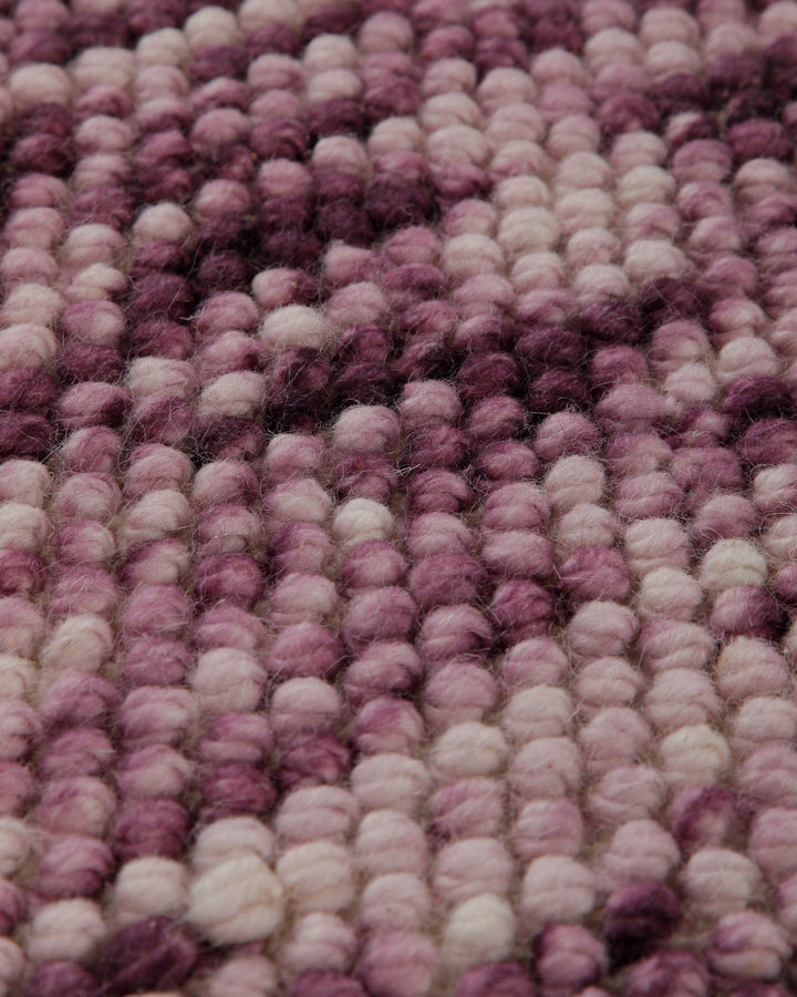 1433 Handwebteppich Wolle space-dyed beere rosé 160x230 cm – Detailaufnahme der Musterung