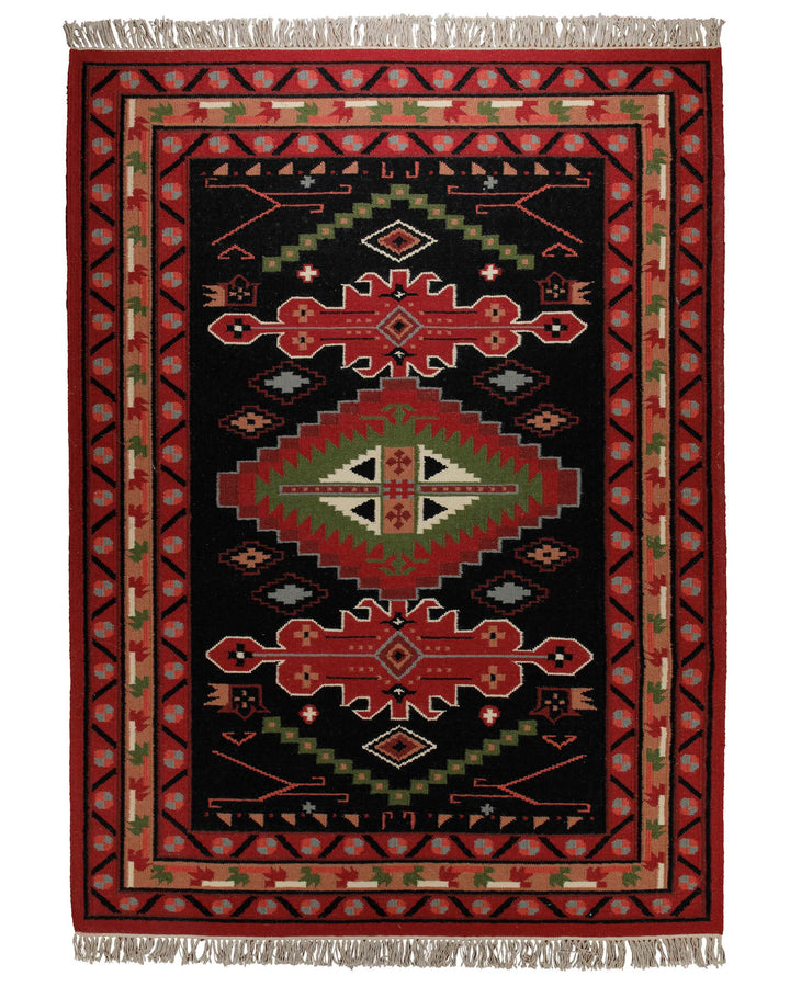 Handwebteppich Wolle Kelim Medaillon schwarz rot 160x230 cm – Komplettansicht des Teppichs freigestellt