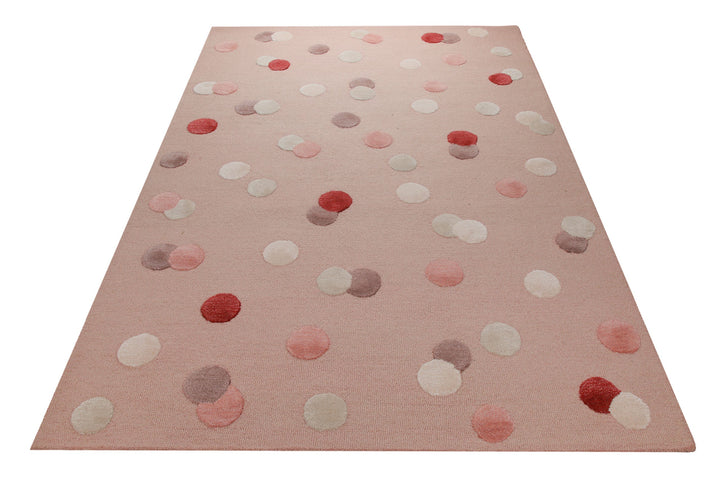 Konfetti auf Blush - Handtuft Wolle 160 x 230 cm – Teppich im Raum platziert