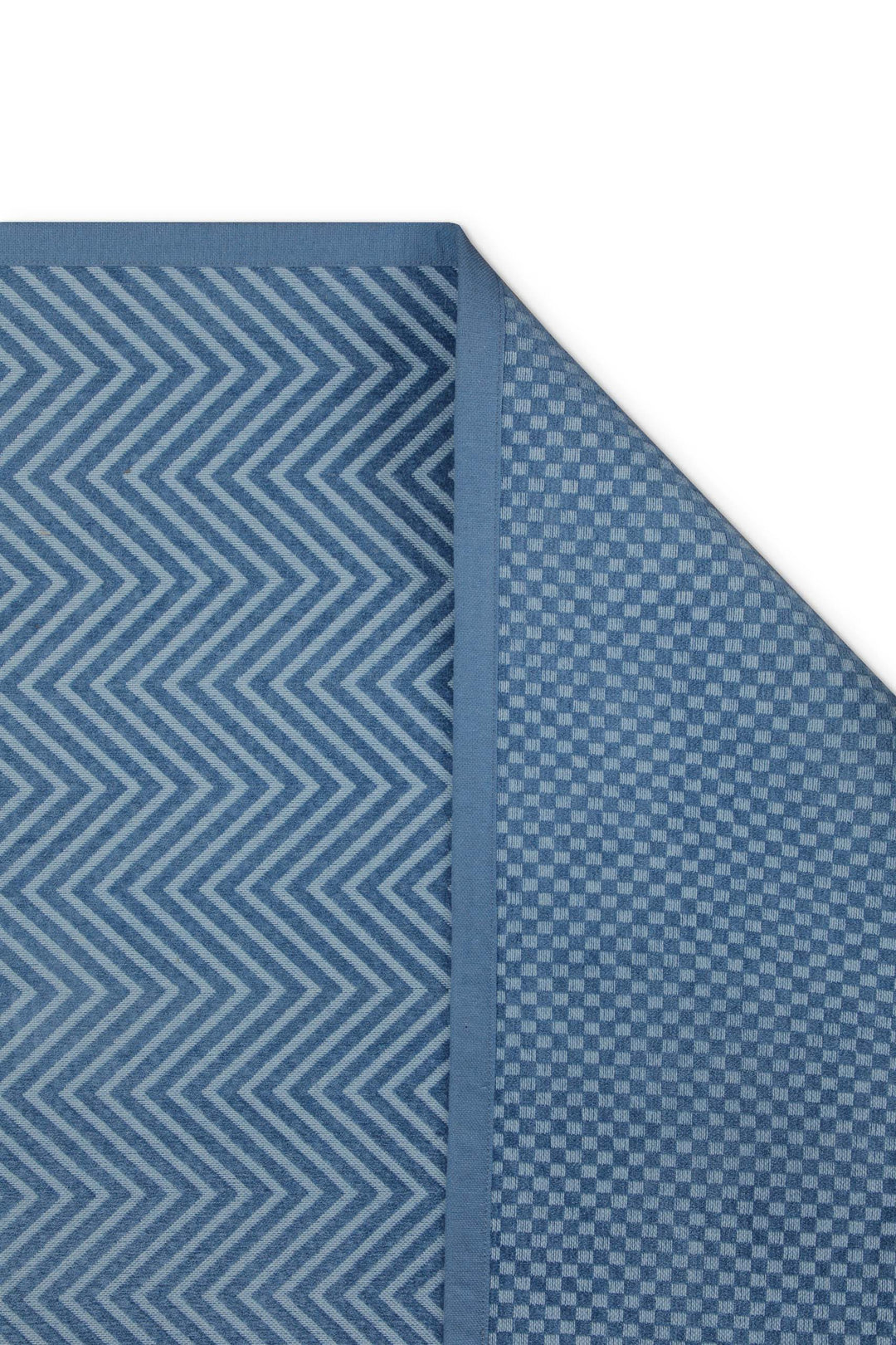 Baumwollteppich Estland beidseitig Zickzack blau 160x230 cm – zusätzliche Nahaufnahme der Musterung