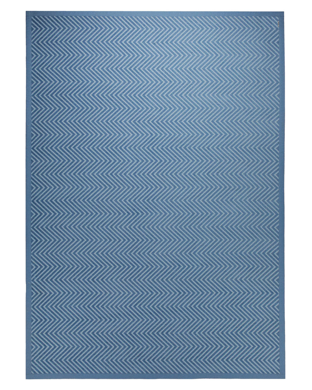 Baumwollteppich Estland beidseitig Zickzack blau 160x230 cm – Gesamtansicht freigestellt
