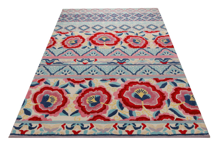 Suzani-Streifen in Pastell - Handtuft Wolle 160 x 230 cm – Teppich im Raum platziert