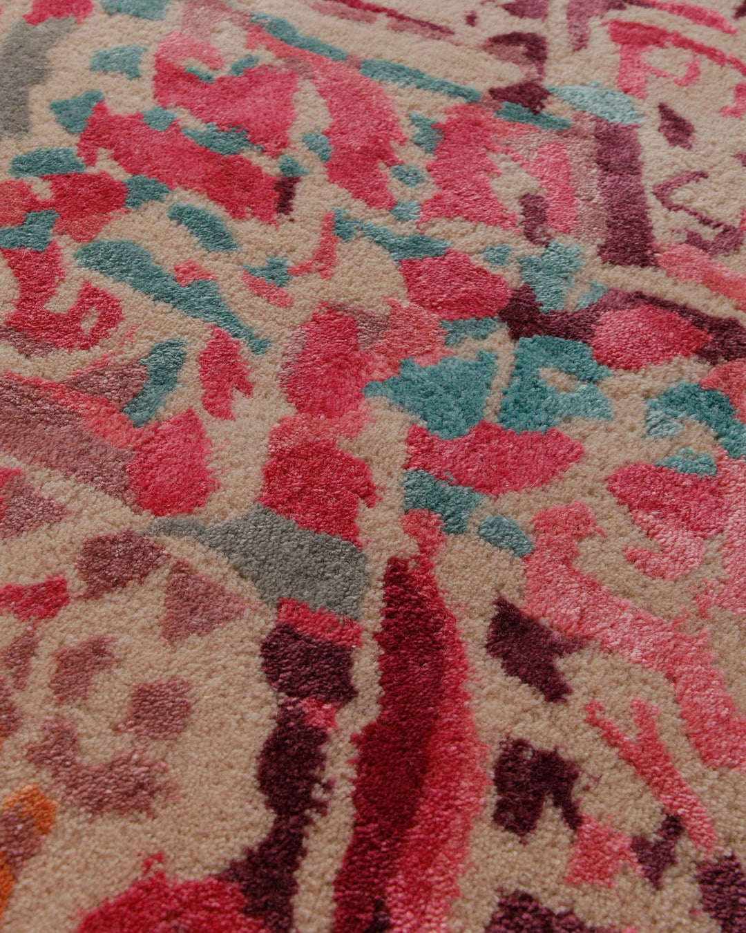 Ikat-Raute in Pink - Handtuft Wolle 160 x 230 cm – Produktfoto freigestellt