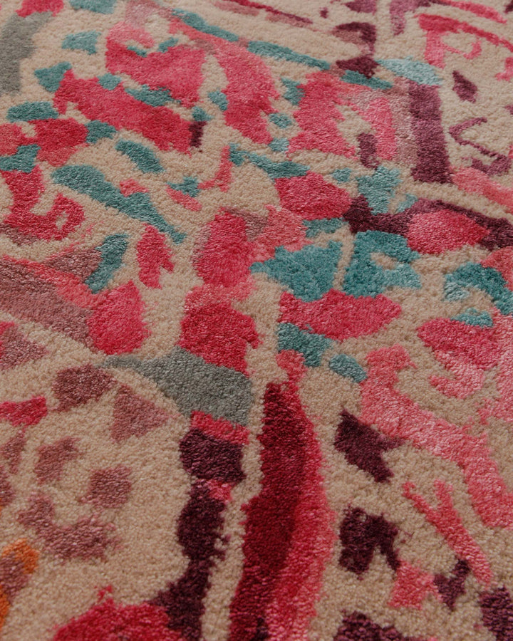 Ikat-Raute in Pink - Handtuft Wolle 160 x 230 cm – Produktfoto freigestellt