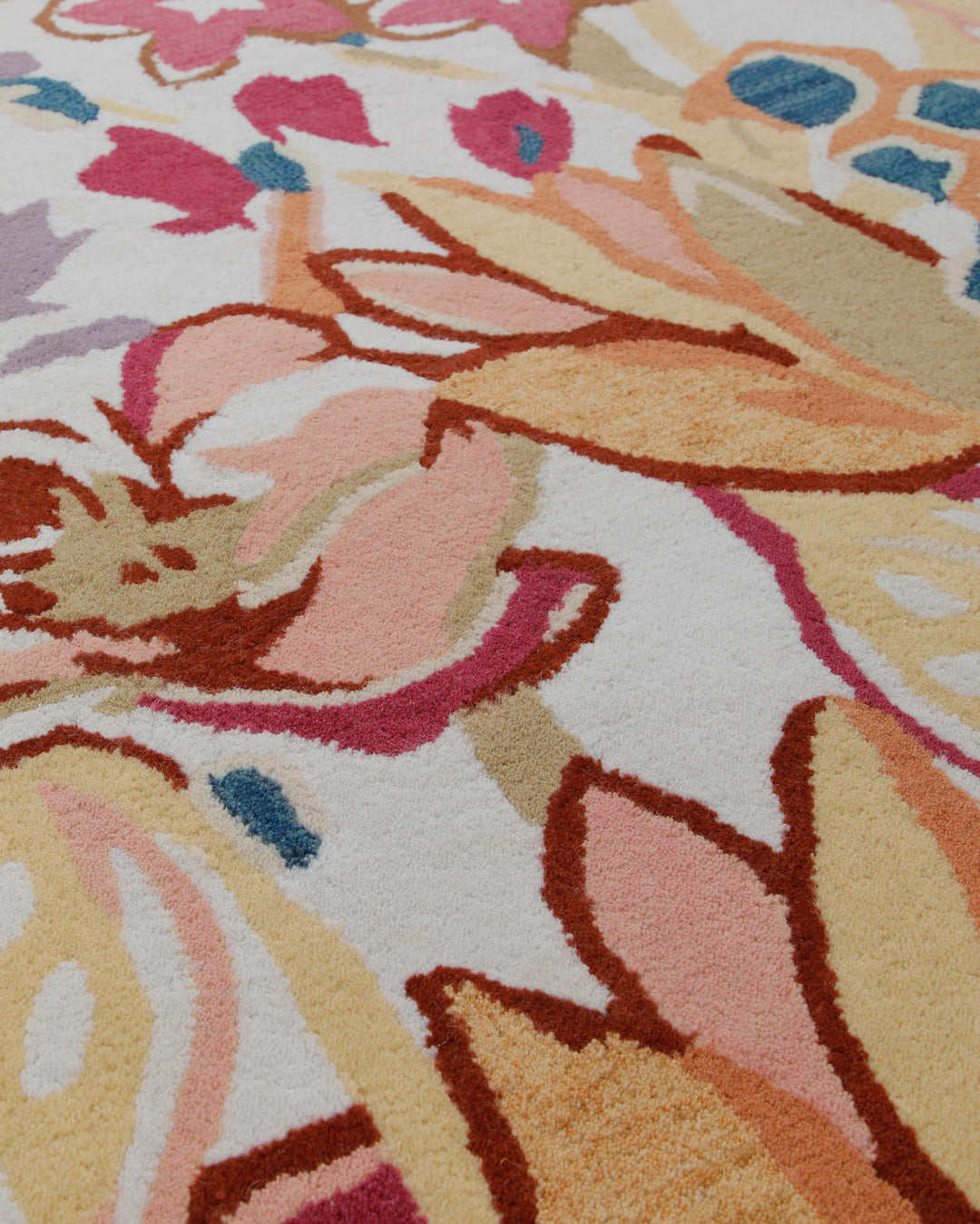 Blütenwiese in Creme - Handtuft Wolle 160 x 230 cm – Produktfoto freigestellt