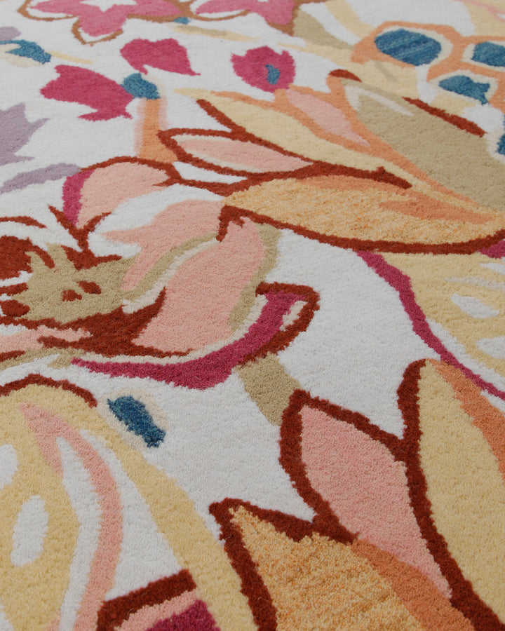 Blütenwiese in Creme - Handtuft Wolle 160 x 230 cm – Produktfoto freigestellt