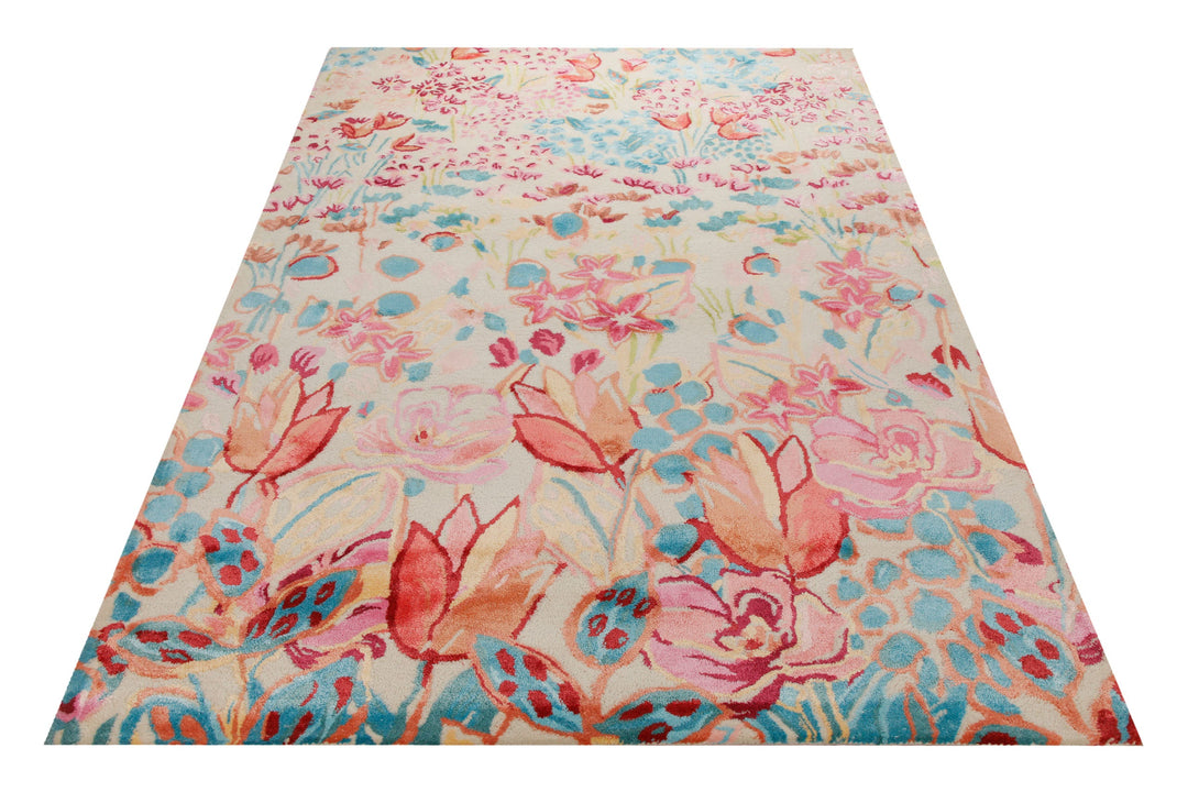 Blütenwiese in Azur - Handtuft Wolle 160 x 230 cm – Teppich im Raum platziert
