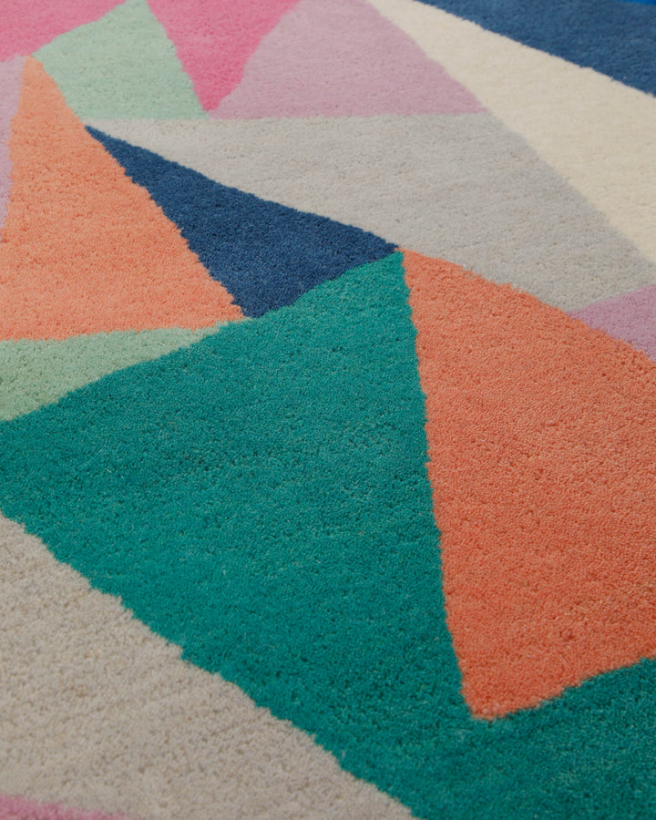 Prismenmosaik bunt - Handtuft Wolle 160 x 230 cm – Produktfoto freigestellt