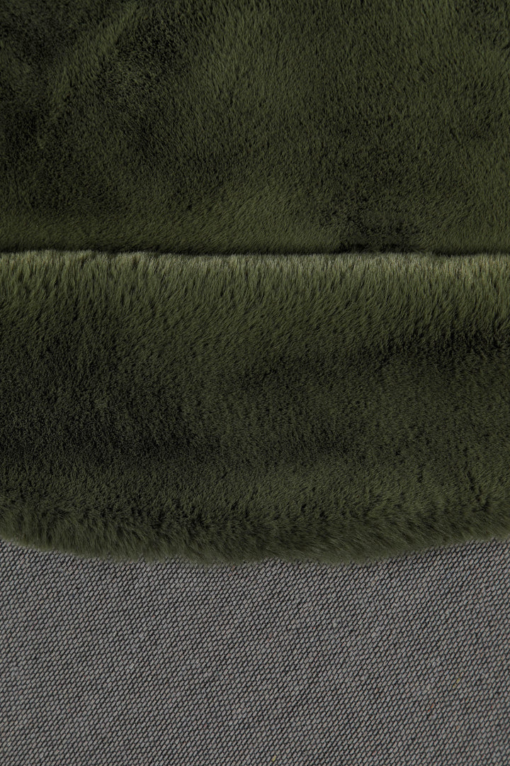 Hochflor Teppich Alice rund Oliv Grün Ansicht Teppichrücken