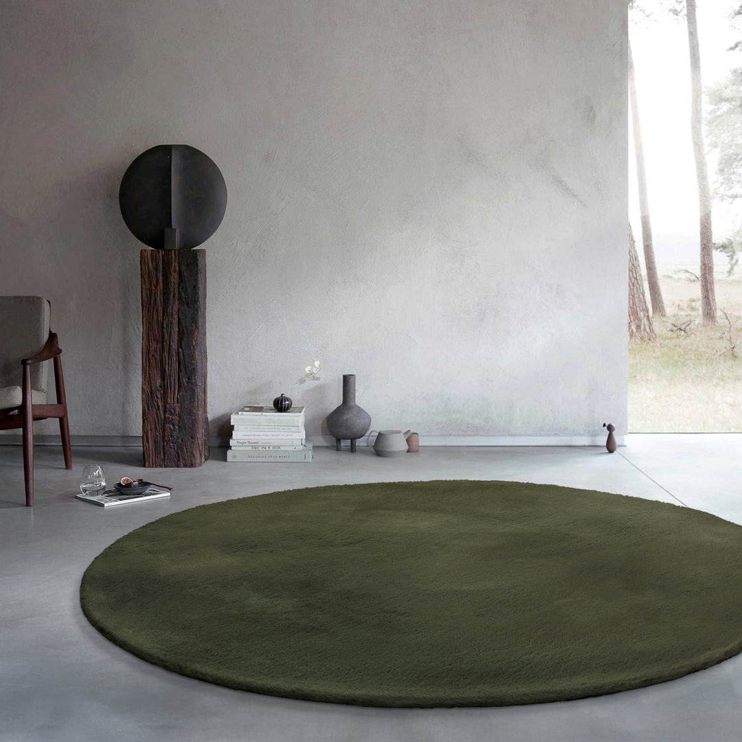 Hochflor Teppich Anna rund Oliv Grün Interiorbild
