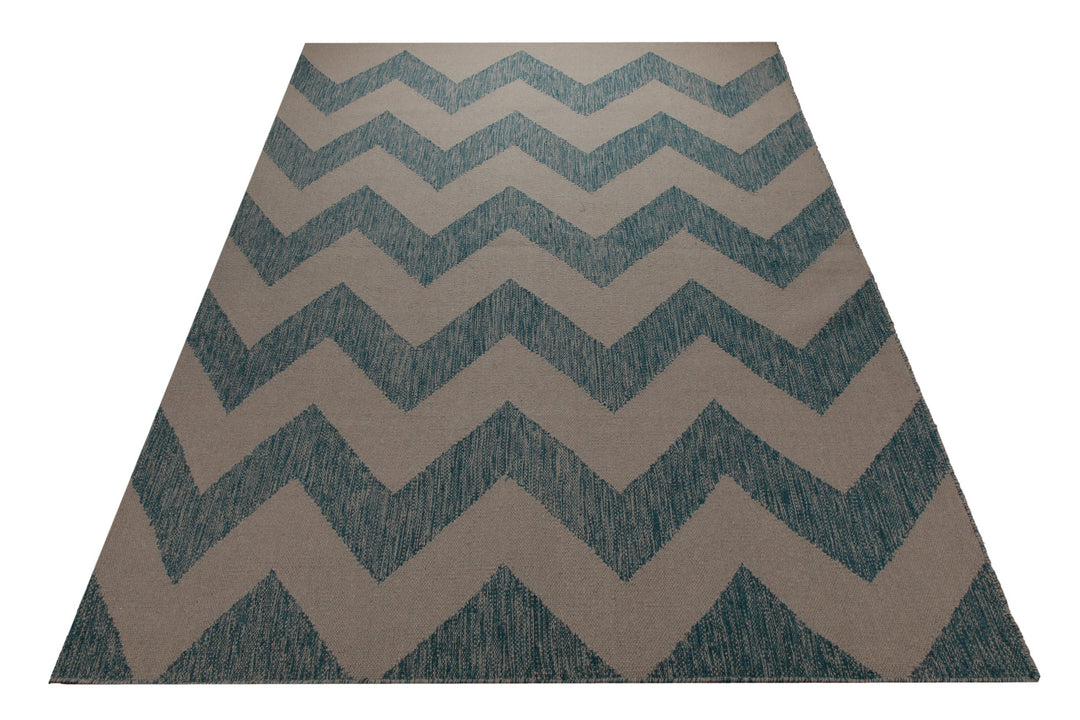 Handwebteppich Wolle Chevron petrol taupe 160x230 cm – im Wohnambiente arrangiert