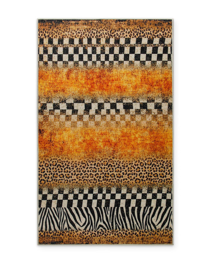 Badteppich Jungle Stripes als Freisteller mit gestreiftem Animal-Print in warmen Naturtönen.