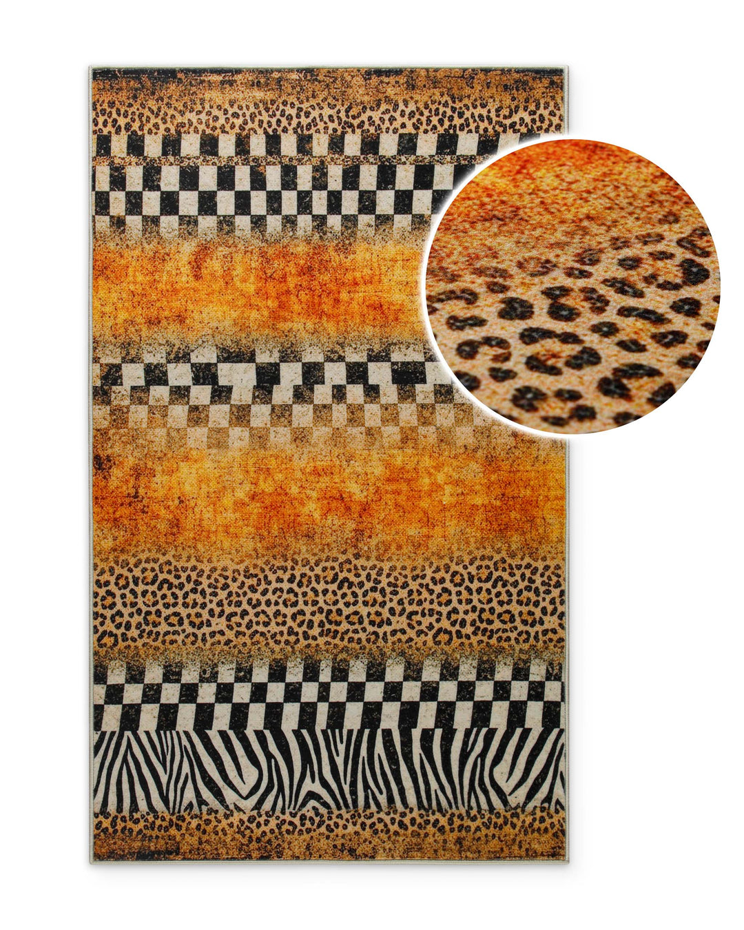 Detailaufnahme des Badteppichs Jungle Stripes mit vergrößerter Ansicht des Leopardenmusters und der Oberflächenstruktur.