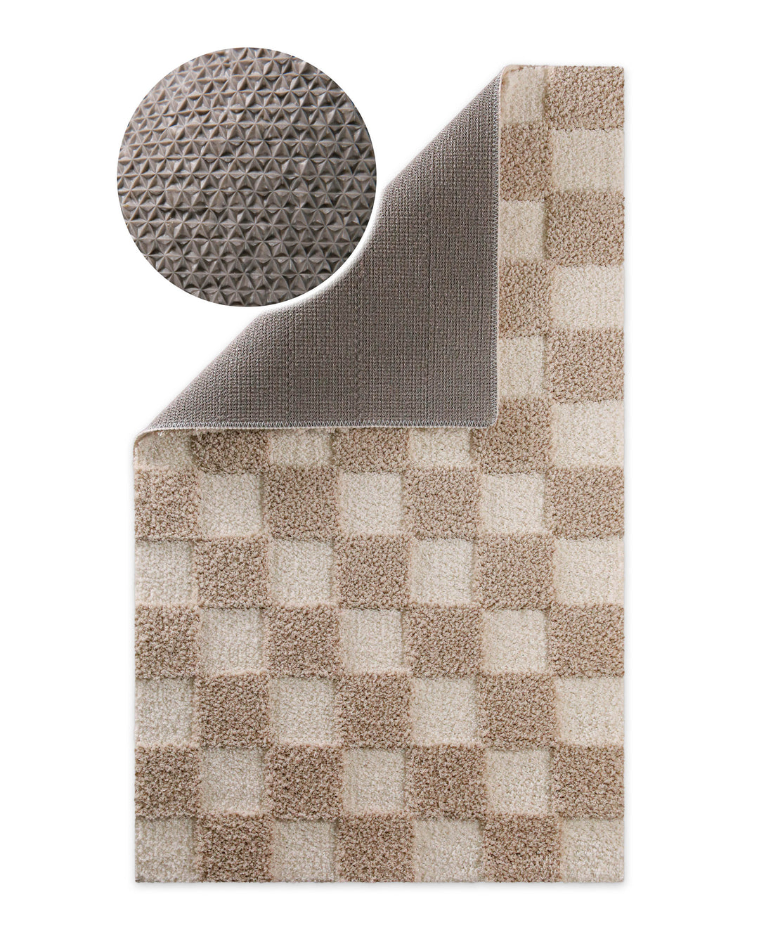 Badteppich Bobbi Beige Ecke umgeschlagen, graue Rückseite mit rutschhemmender Beschichtung sichtbar