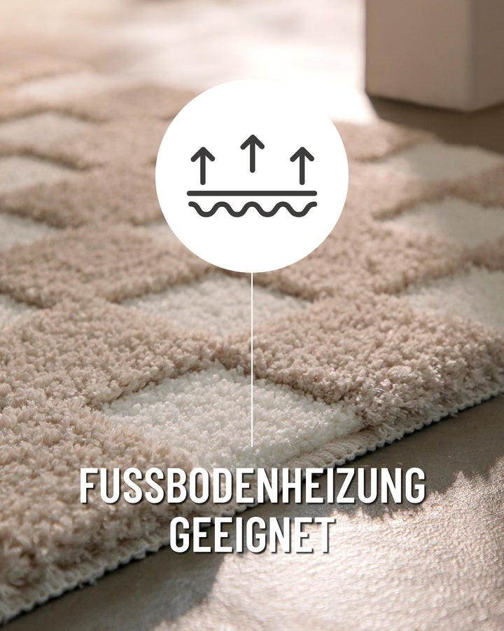 Badteppich Bobbi Beige Nahaufnahme der Teppichkante, Symbol zeigt Eignung für Fußbodenheizung