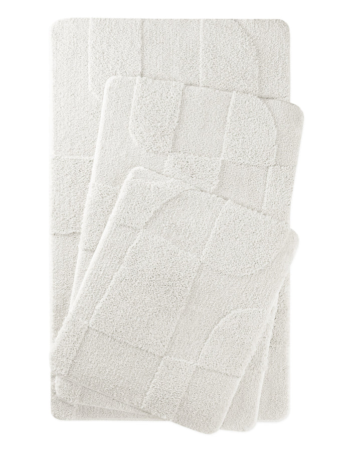 Badteppich Davie Weiß zwei rechteckige Matten übereinander gelegt, Draufsicht mit geometrischem Reliefmuster