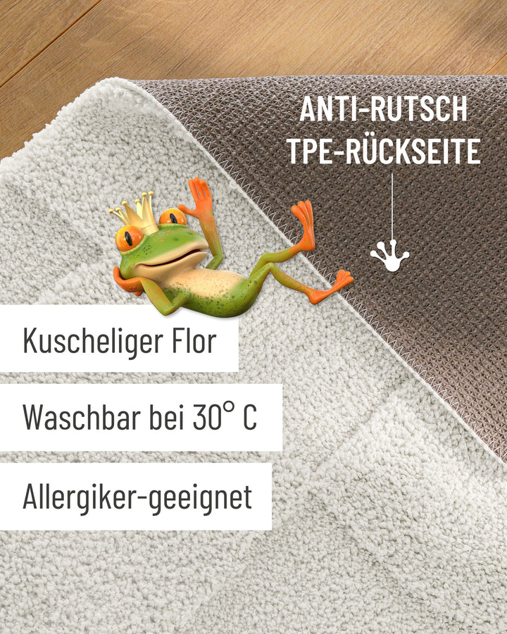 Badteppich Davie Weiß Detailaufnahme Flor auf Holzfußboden, eingeblendete Hinweise zu rutschhemmender Rückseite und Waschbarkeit