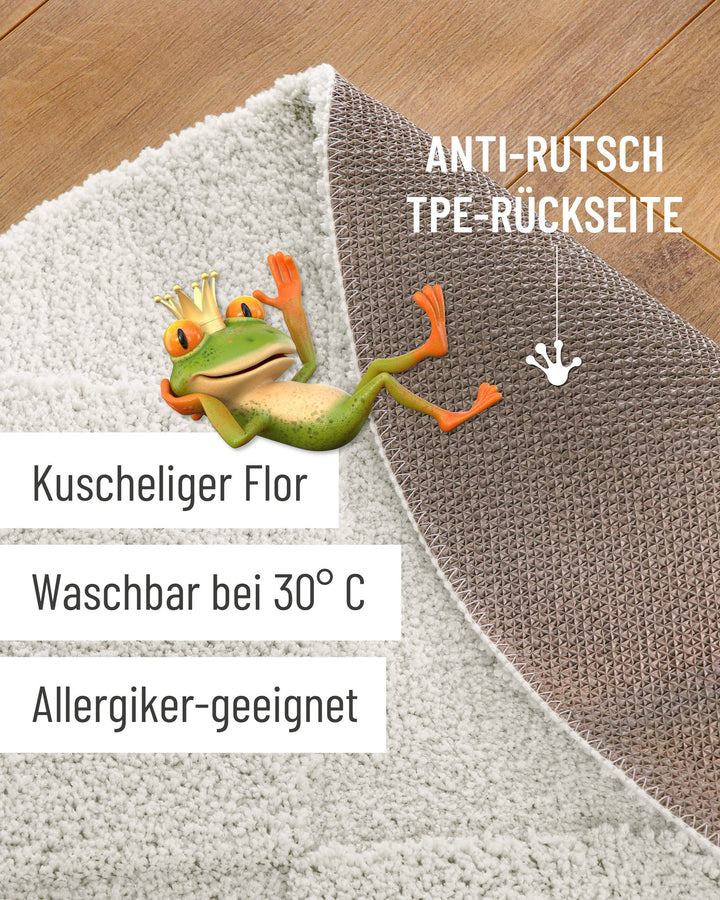 Badteppich Davie Weiß Detailaufnahme mit umgeschlagener Ecke, Hinweisgrafik zur rutschhemmenden Rückseite und Waschbarkeit