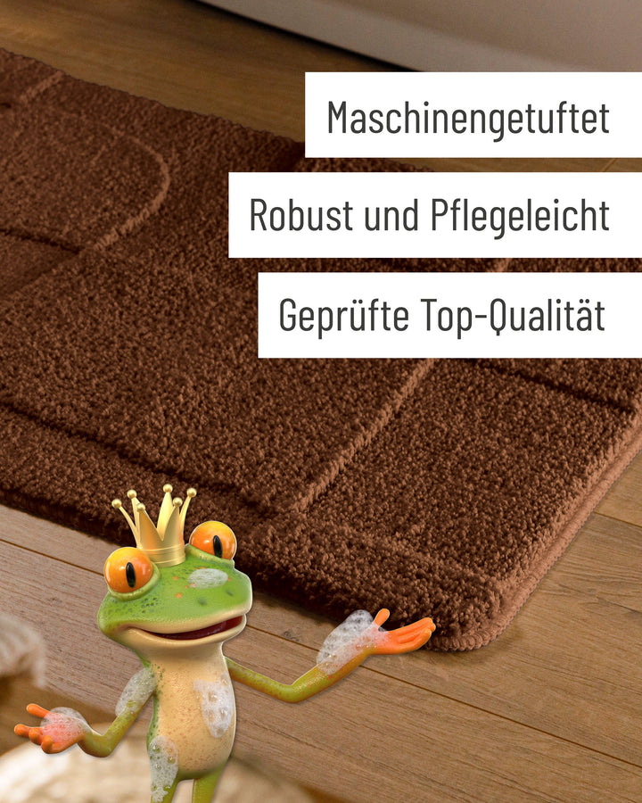 Badteppich Davie Braun Detail der Teppichkante auf Holzfußboden, eingeblendete Hinweise zu Verarbeitung und Pflege