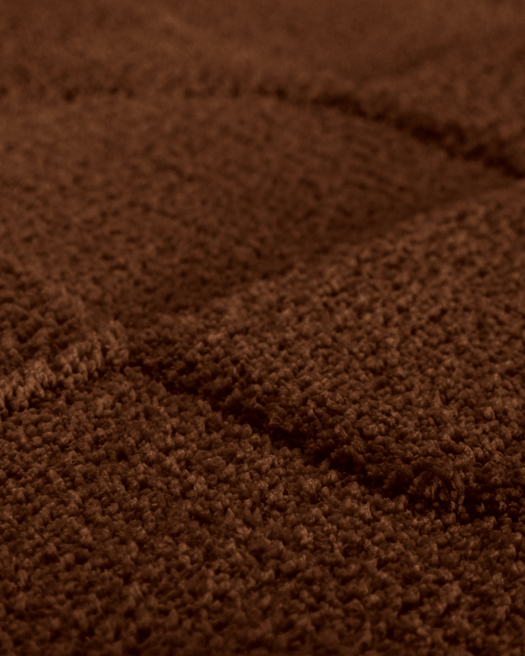 Badteppich Davie Braun Detailaufnahme der Floroberfläche mit geometrischem Linienmuster