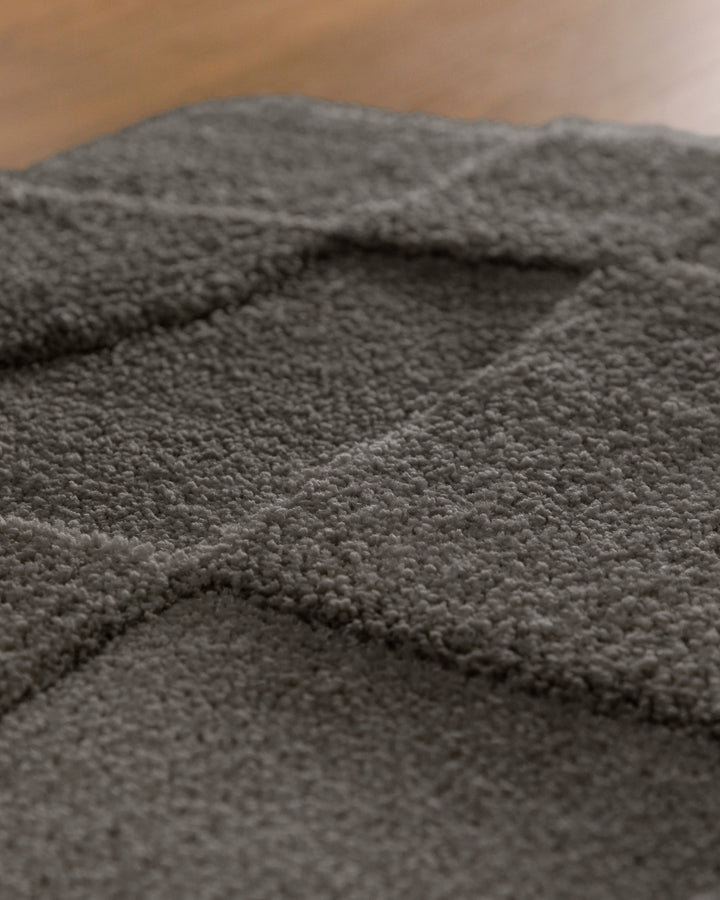 Badteppich Davie Basalt Grau Nahaufnahme der Florstruktur, Linienrelief im dichten Teppichflor sichtbar