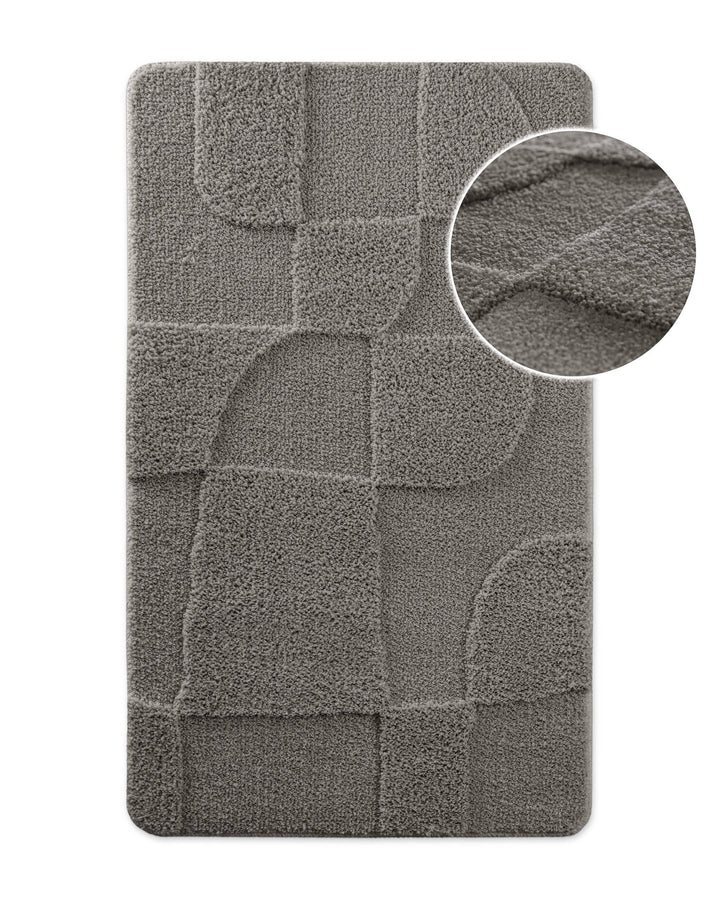 Badteppich von BathKing by WECONhome Davie Grau, Draufsicht mit Detailkreis der Florstruktur und eingeprägtem Muster auf weißem Hintergrund