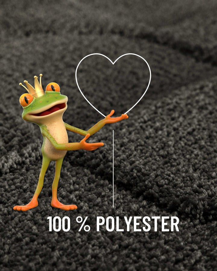 Badteppich Davie Anthrazit Grau Nahaufnahme des Flors mit eingeblendeter Materialangabe 100 Prozent Polyester