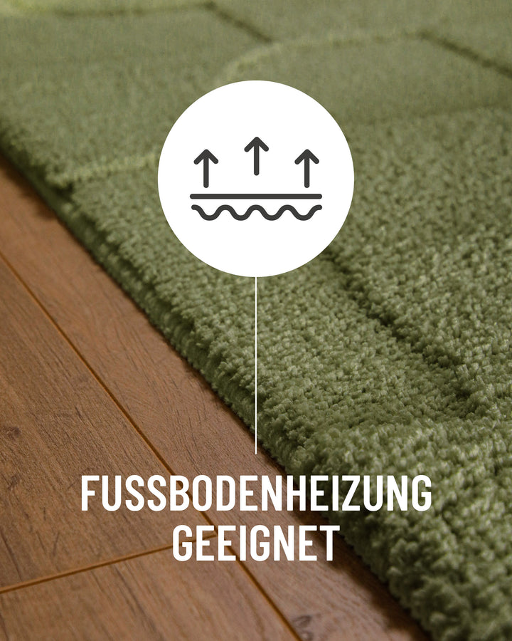 Badteppich Davie Reseda Grün Detail auf Holzfußboden mit Symbol für Fußbodenheizung, Nahaufnahme von Flor und Teppichkante