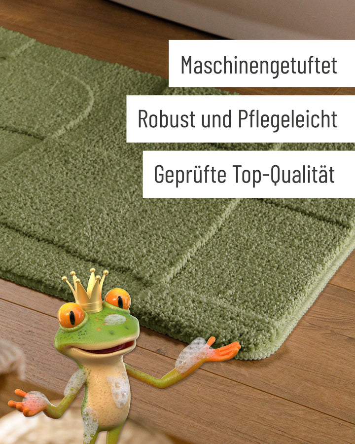 Badteppich Davie Reseda Grün Detail der Teppichkante auf Holzfußboden, eingeblendete Hinweise zu Verarbeitung und Pflege