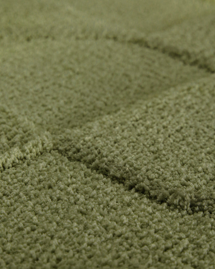 Badteppich Davie Reseda Grün Detailaufnahme der Floroberfläche mit geometrischem Linienmuster