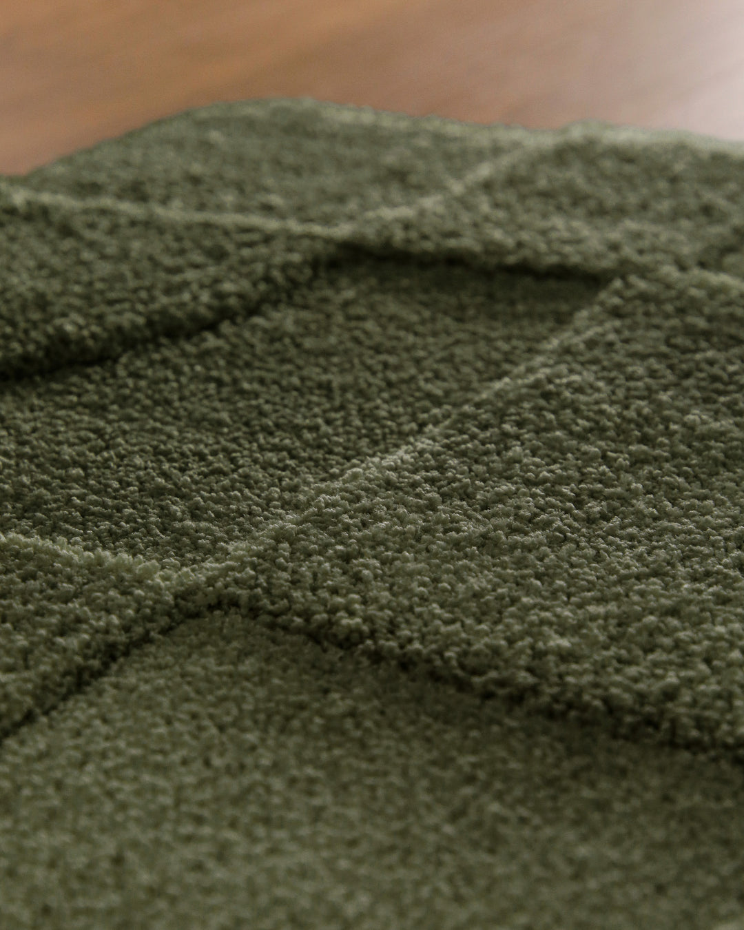 Badteppich Davie Kiefer Grün Nahaufnahme der Florstruktur, Linienrelief im dichten Teppichflor sichtbar