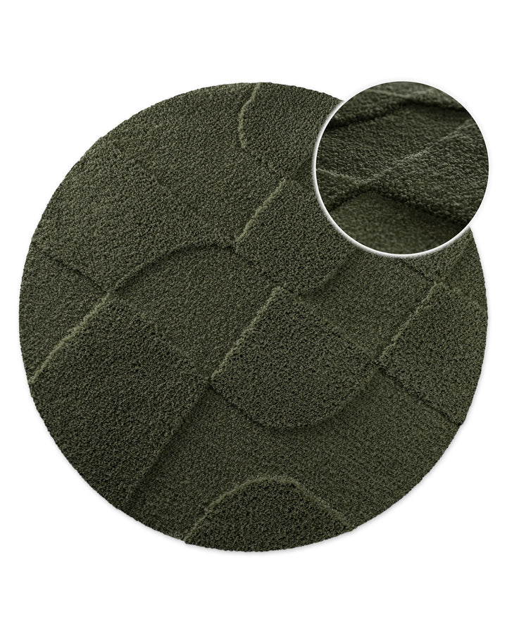 Badteppich Davie Kiefer Grün rund, Draufsicht mit Detailkreis der Florstruktur und eingeprägtem Linienmuster auf hellem Hintergrund
