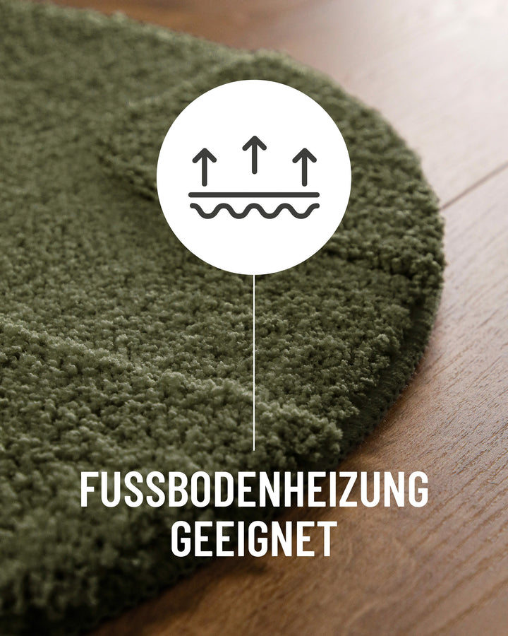 Badteppich Davie Kiefer Grün Detail der Teppichkante auf Holzboden, Symbol weist auf Eignung für Fußbodenheizung hin