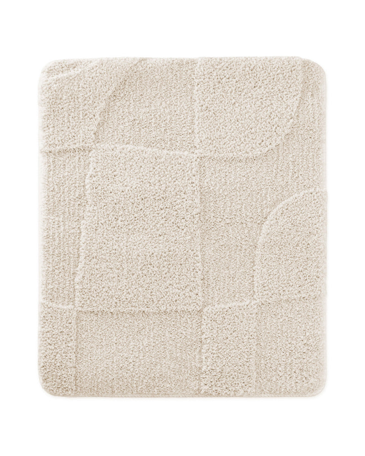 Badteppich Davie Creme Weiß rechteckig 55x65 cm, Draufsicht auf Matte mit eingeprägtem Linienmuster auf hellem Hintergrund