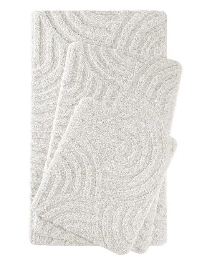 Badteppich Fiete Weiß zwei rechteckige Matten übereinander gelegt, Draufsicht mit geometrischem Reliefmuster