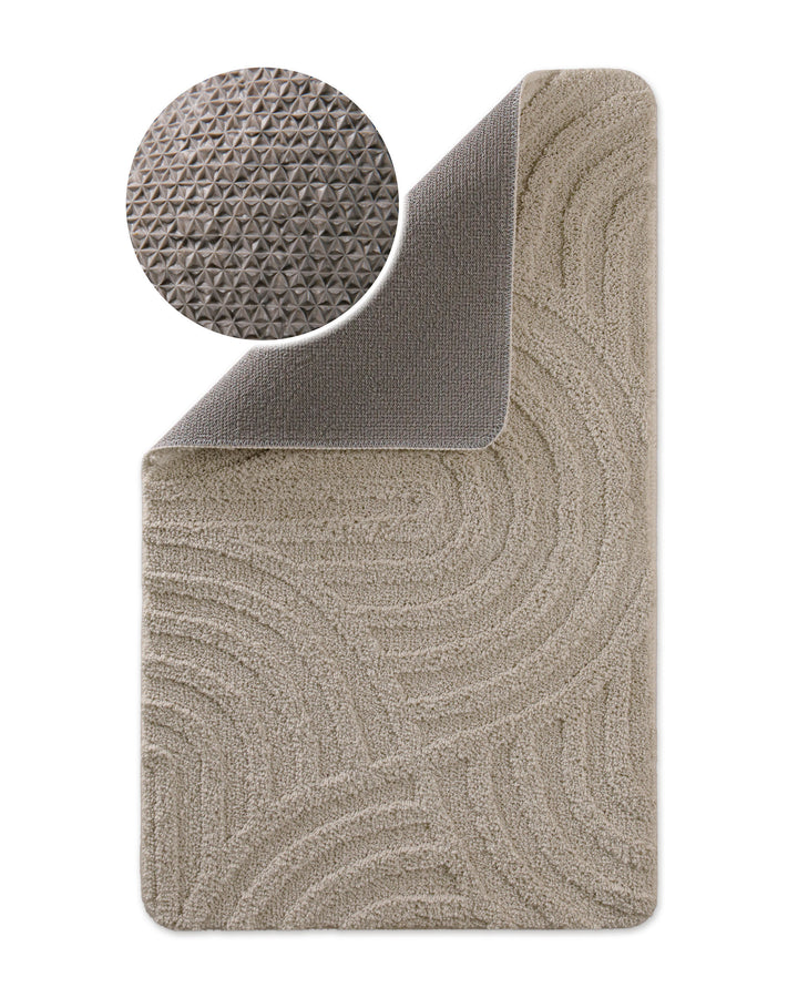 Badteppich Fiete Grau Ecke hochgeklappt, runde Probe zeigt graue Rückseite mit rutschhemmender Beschichtung