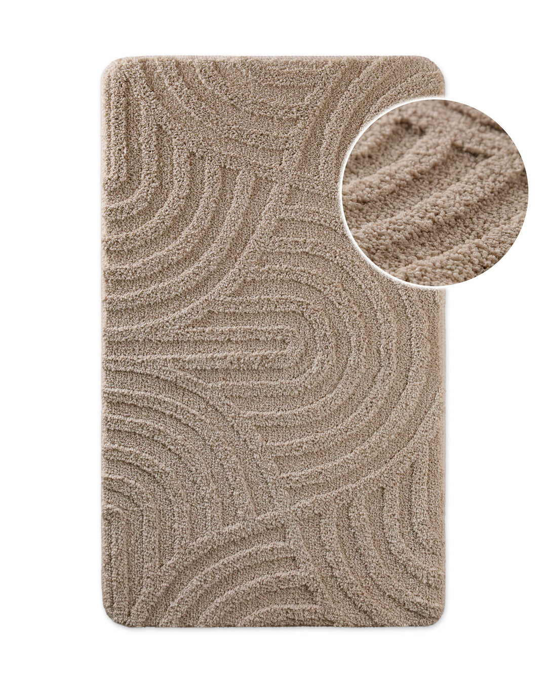 Badteppich von BathKing by WECONhome Fiete Beige, Draufsicht mit Detailkreis der Florstruktur und eingeprägtem Linienmuster auf weißem Hintergrund