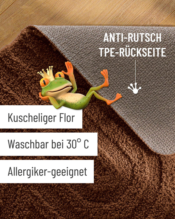 Badteppich Fiete Braun Detailaufnahme Flor auf Holzfußboden, eingeblendete Hinweise zu rutschhemmender Rückseite und Waschbarkeit
