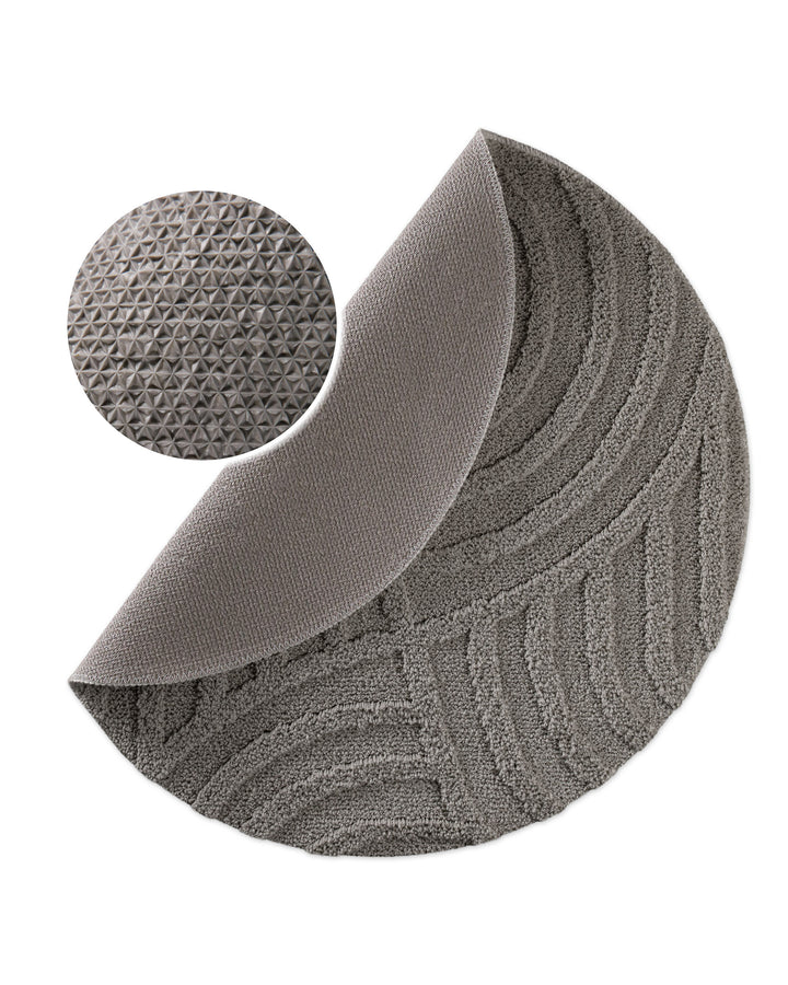 Badteppich Fiete Basalt Grau rund, angehobene Ecke zeigt Basalt Graue Rückseite mit rutschhemmender Beschichtung