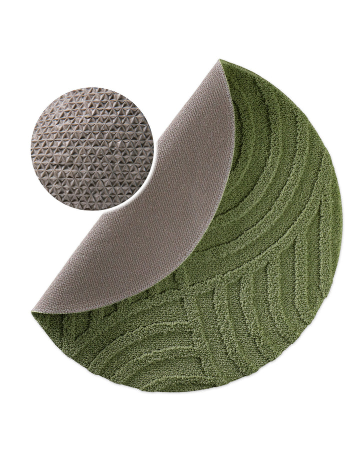 Badteppich Fiete Reseda Grün rund, angehobene Ecke zeigt Reseda Grüne Rückseite mit rutschhemmender Beschichtung
