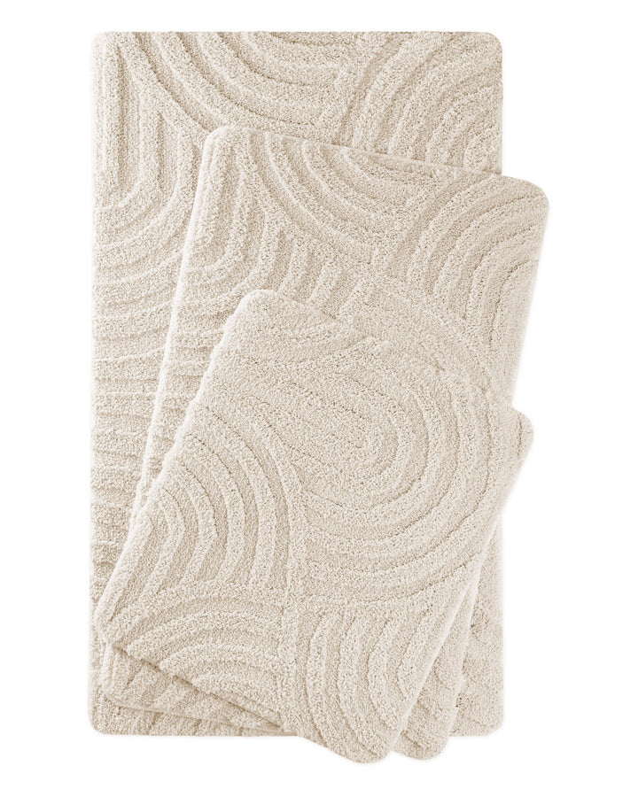 Badteppich Fiete Creme Weiß zwei rechteckige Matten übereinander gelegt, Draufsicht mit geometrischem Reliefmuster