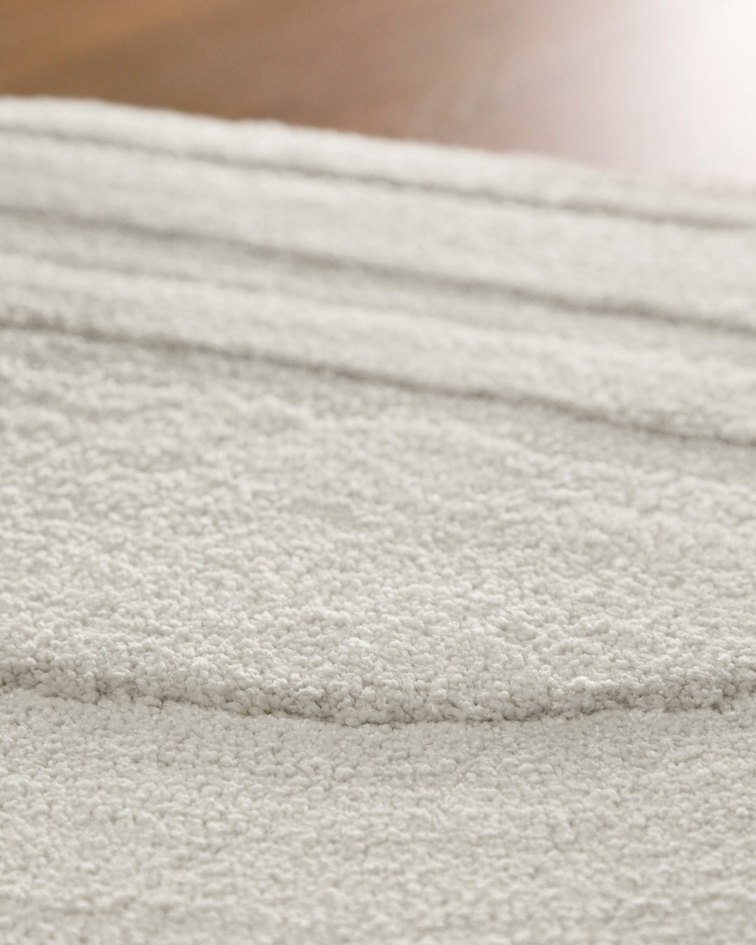 Badteppich Marc Weiß Nahaufnahme der Florstruktur, Linienrelief im dichten Teppichflor sichtbar