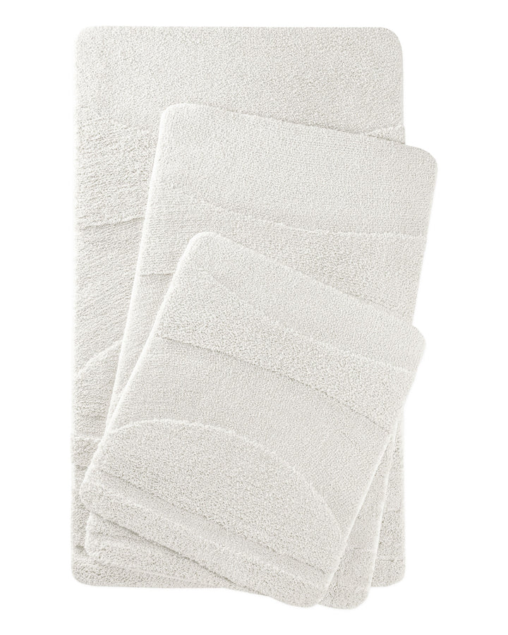 Badteppich Marc Weiß zwei rechteckige Matten übereinander gelegt, Draufsicht mit geometrischem Reliefmuster