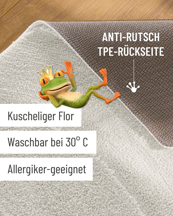 Badteppich Marc Weiß Detailaufnahme Flor auf Holzfußboden, eingeblendete Hinweise zu rutschhemmender Rückseite und Waschbarkeit