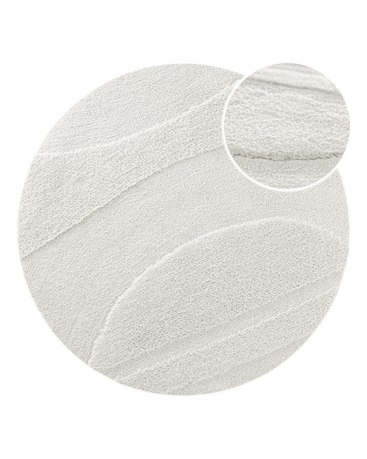 Badteppich Marc Weiß rund, Draufsicht mit Detailkreis der Florstruktur und eingeprägtem Linienmuster auf hellem Hintergrund