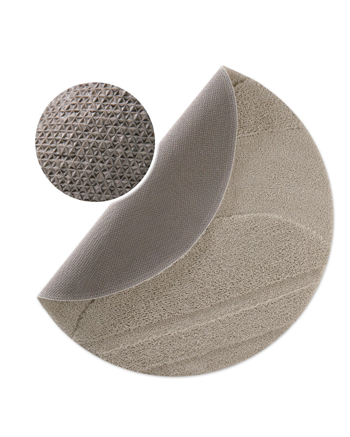 Badteppich Marc Grau rund, angehobene Ecke zeigt graue Rückseite mit rutschhemmender Beschichtung