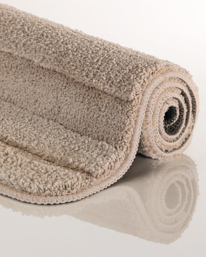 Badteppich Marc Sand Beige zwei rechteckige Matten übereinander gelegt, Draufsicht mit geometrischem Reliefmuster