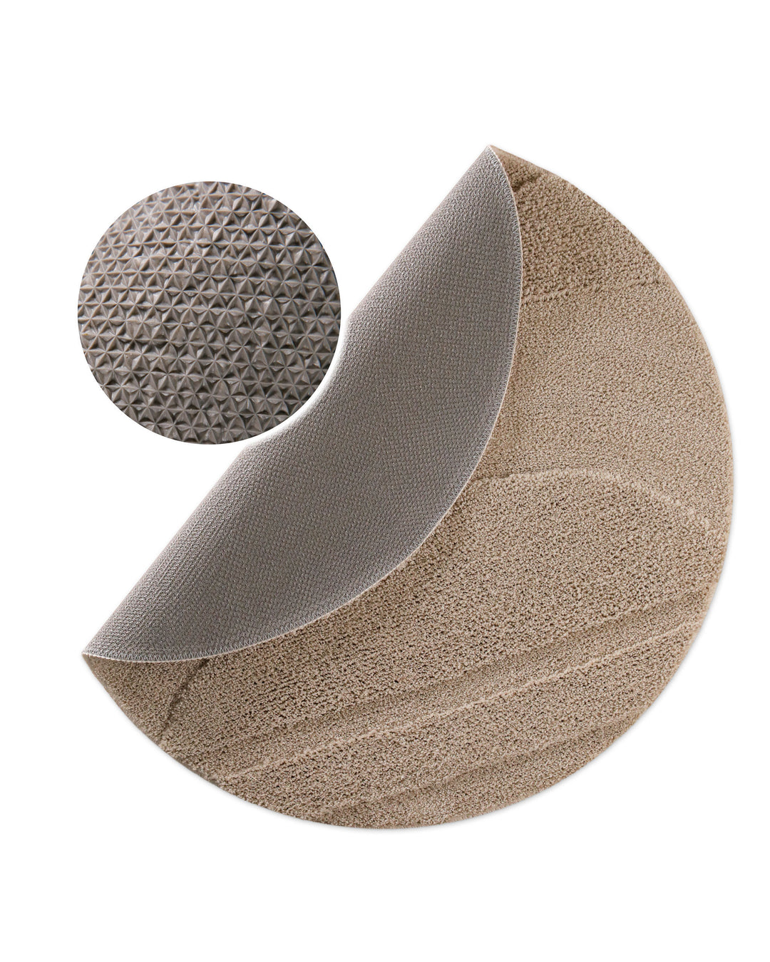 Badteppich Marc Sand Beige Detail der Teppichkante auf Holzboden, Symbol weist auf Eignung für Fußbodenheizung hin