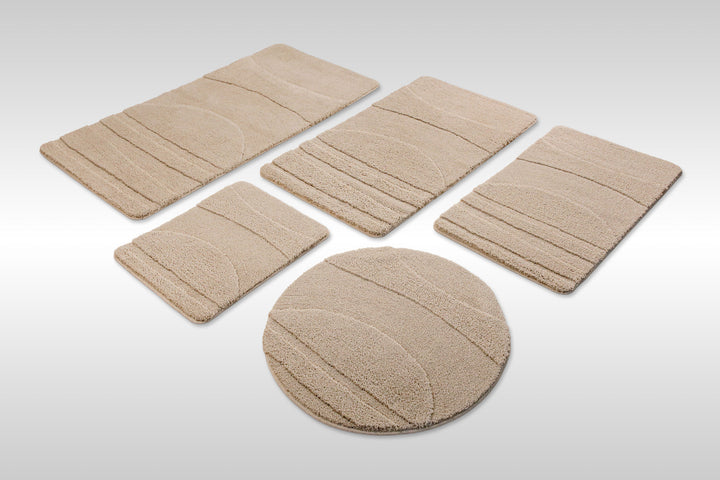 Badteppich Marc Sand Beige rund, Draufsicht mit Detailkreis der Florstruktur und eingeprägtem Linienmuster auf hellem Hintergrund