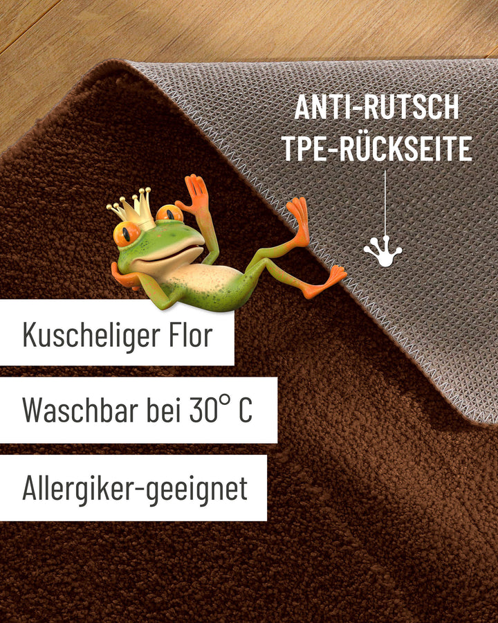 Badteppich Marc Braun Detailaufnahme Flor auf Holzfußboden, eingeblendete Hinweise zu rutschhemmender Rückseite und Waschbarkeit